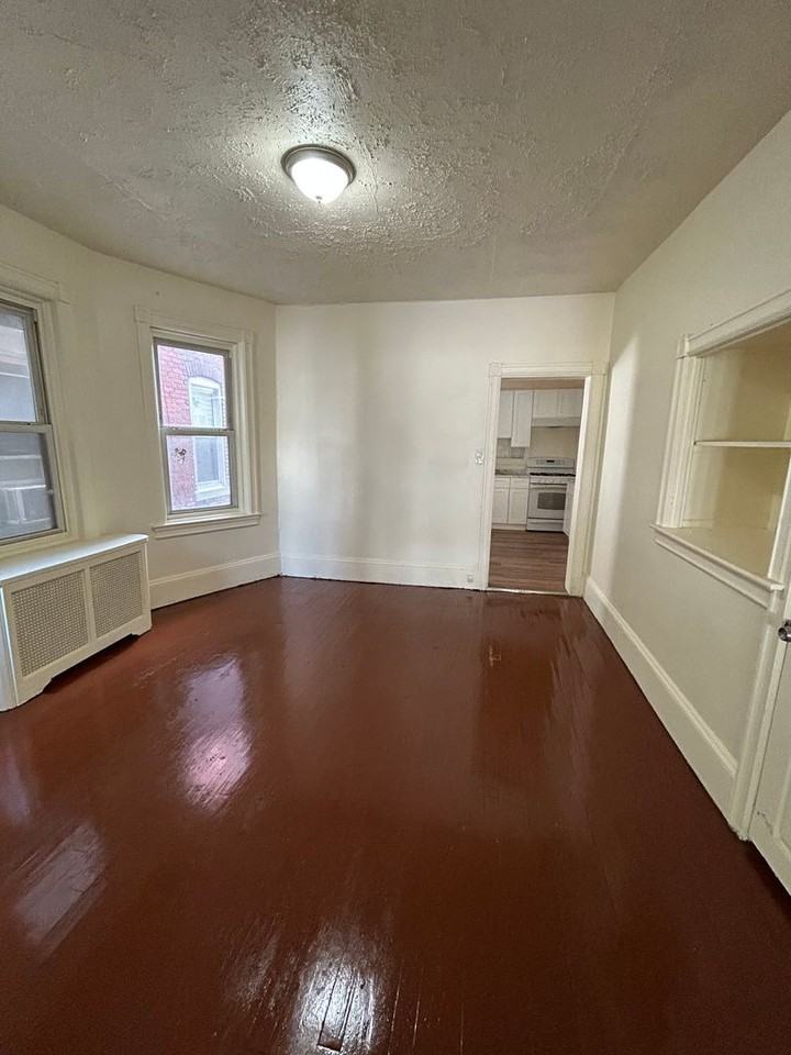 491 W Hanover St - Photo 3 of 17