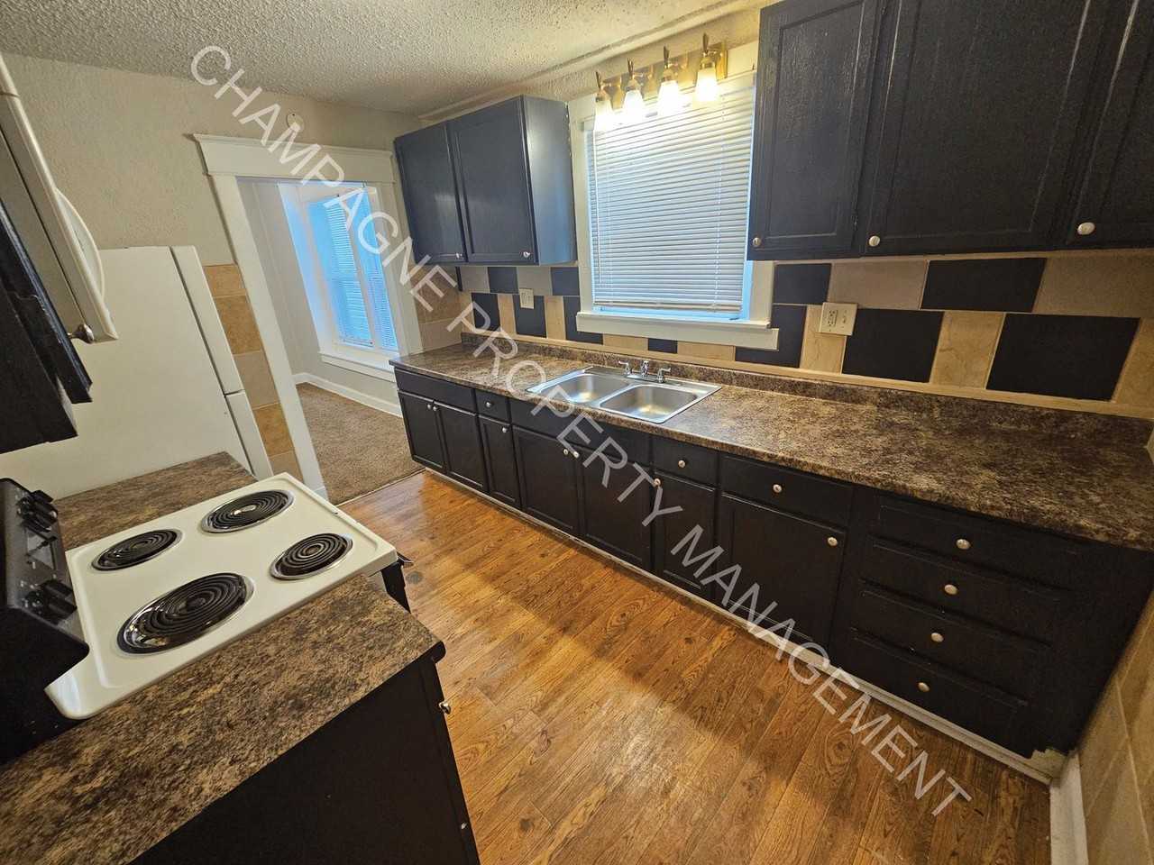 2530 Askew Ave - Photo 3 of 16