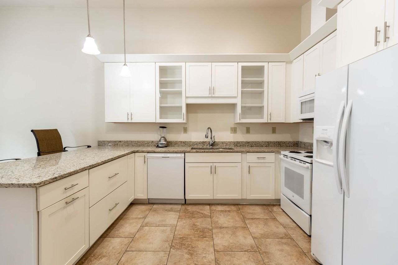 1211 Father Ryan Ave - Photo 2 of 14