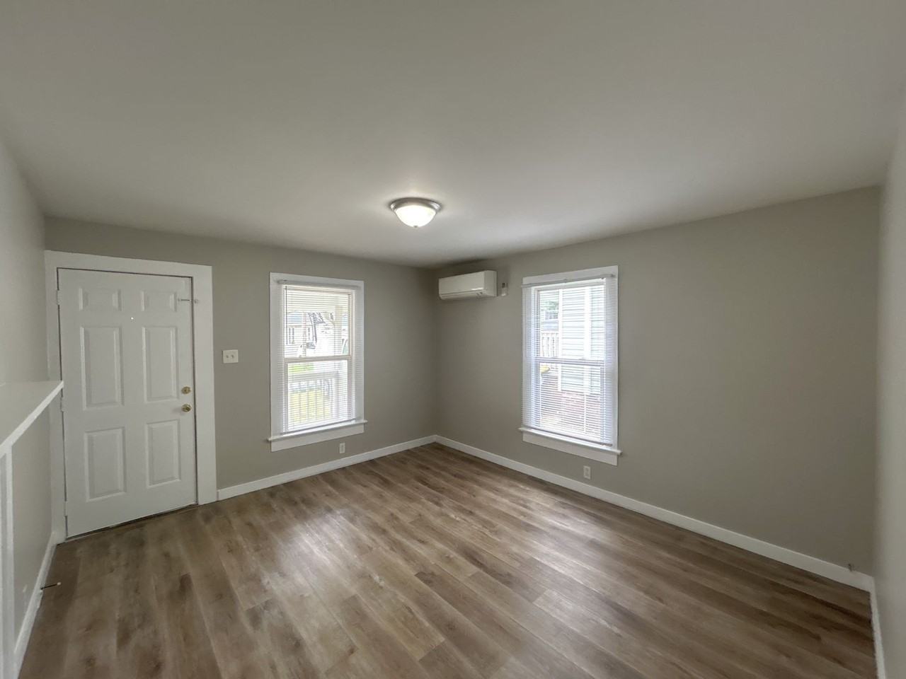 A0D62-651-653 Wilson Street - Photo 2 of 9