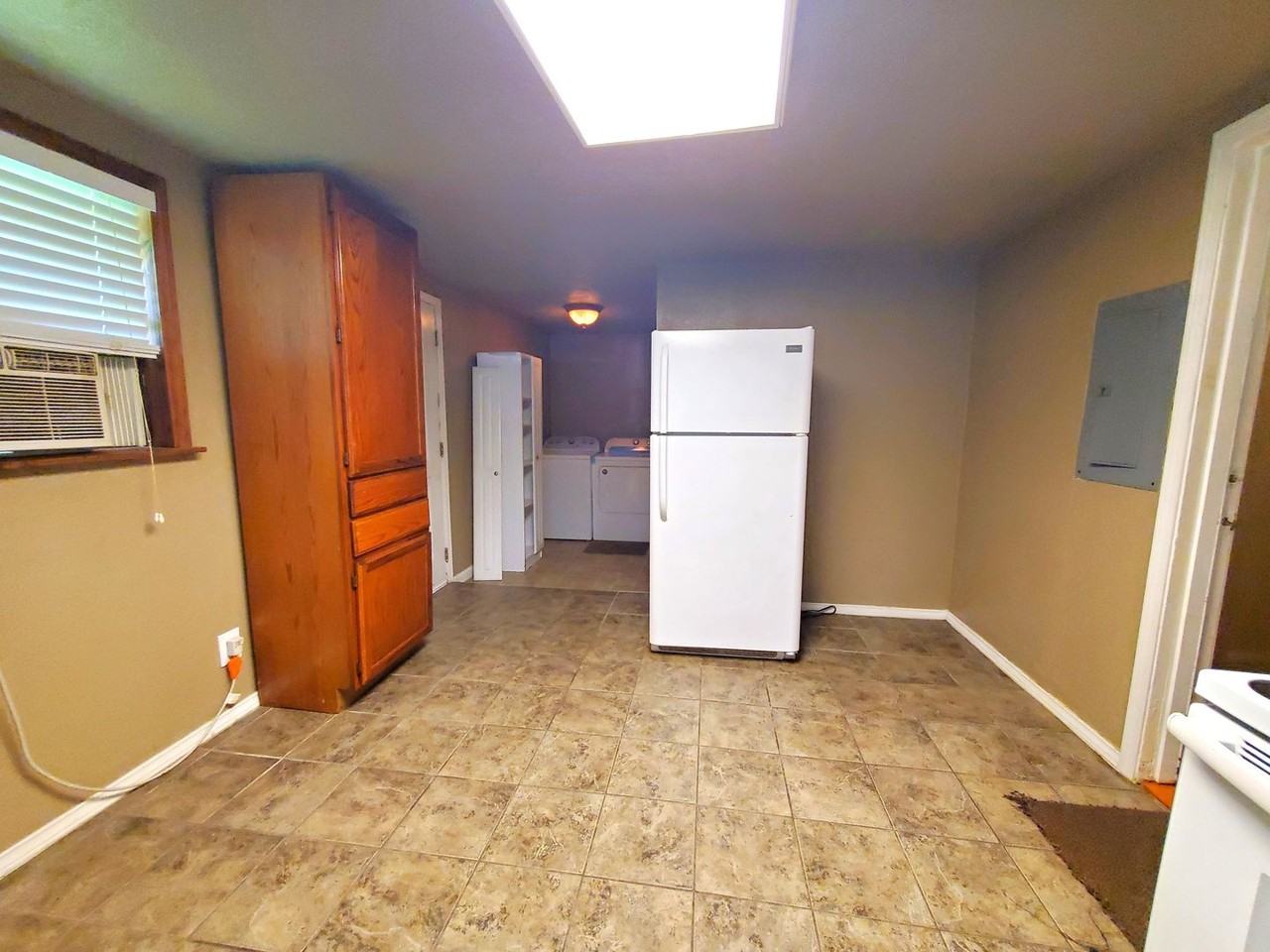 1950 Harriot St - Photo 5 of 14