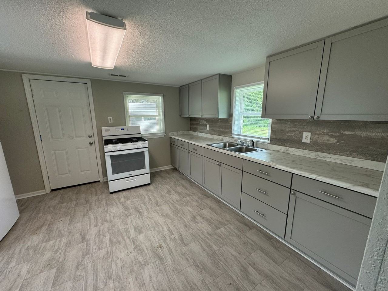 6412 Brown St - Photo 2 of 7