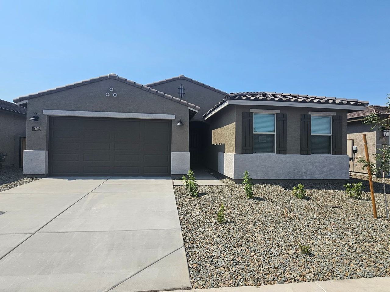 16047 W Honeysuckle Dr - Photo 2 of 50