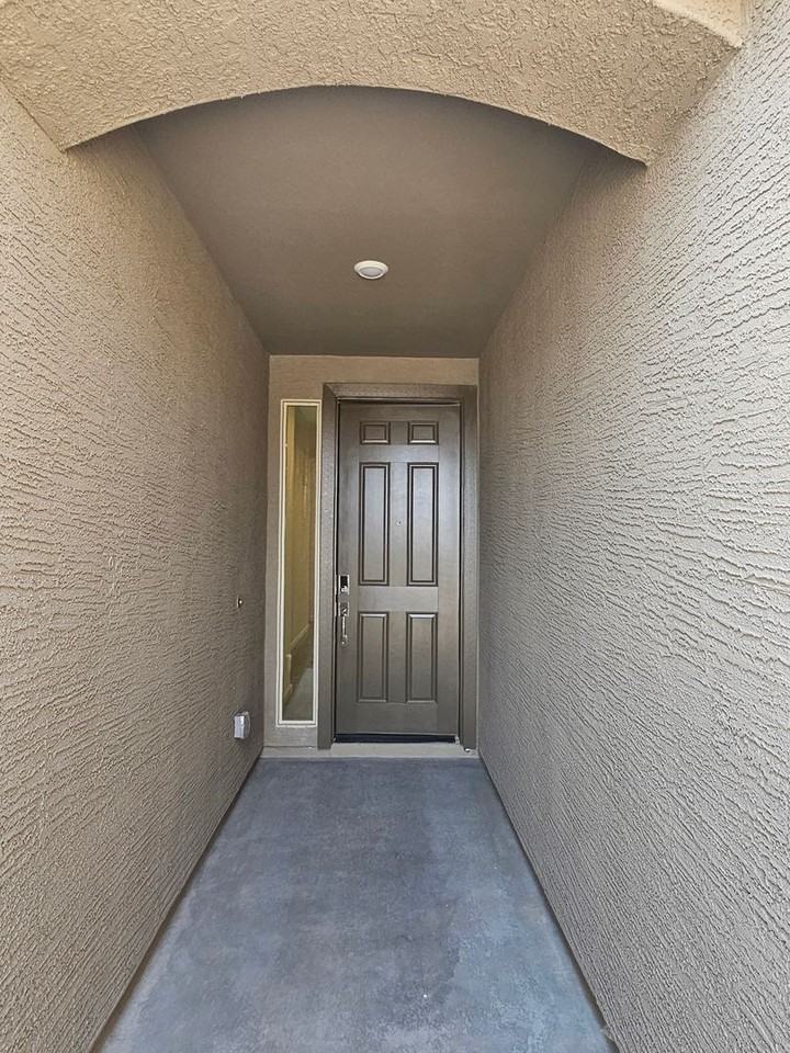 16047 W Honeysuckle Dr - Photo 4 of 50