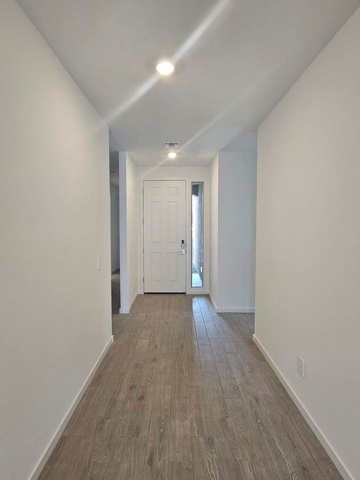 16047 W Honeysuckle Dr - Photo 5 of 50