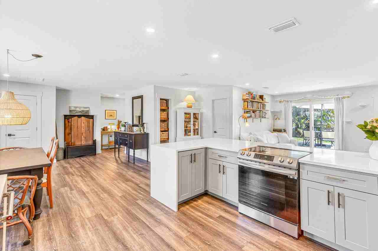 275 Marion St - Photo 3 of 35