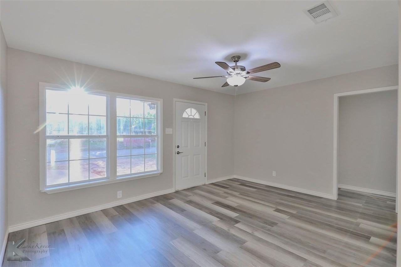 1672 Westview Dr - Photo 2 of 16