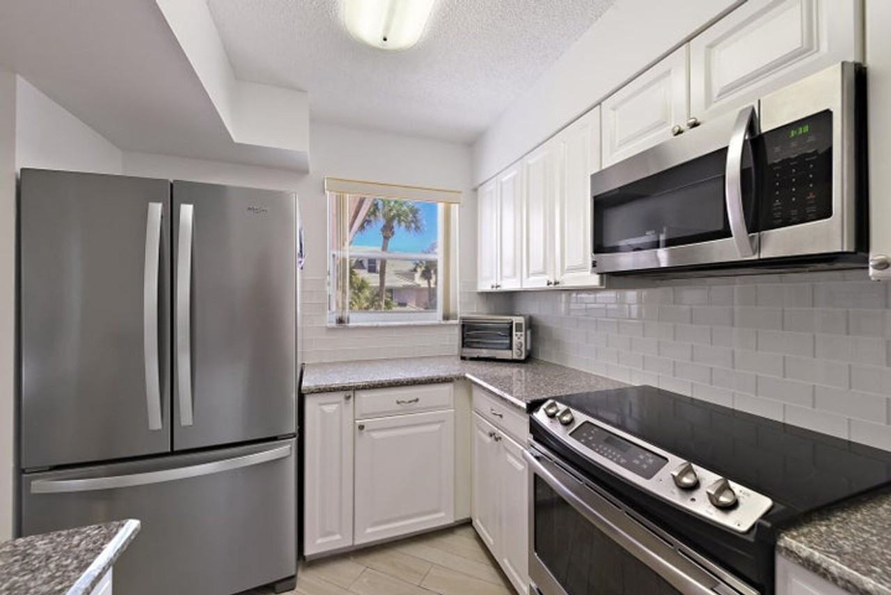 3104 Fairway Dr N - Photo 2 of 23