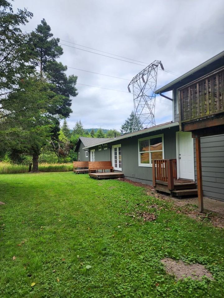 902 Clydesdale Ln - Photo 2 of 23