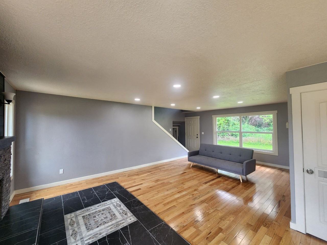 902 Clydesdale Ln - Photo 3 of 23