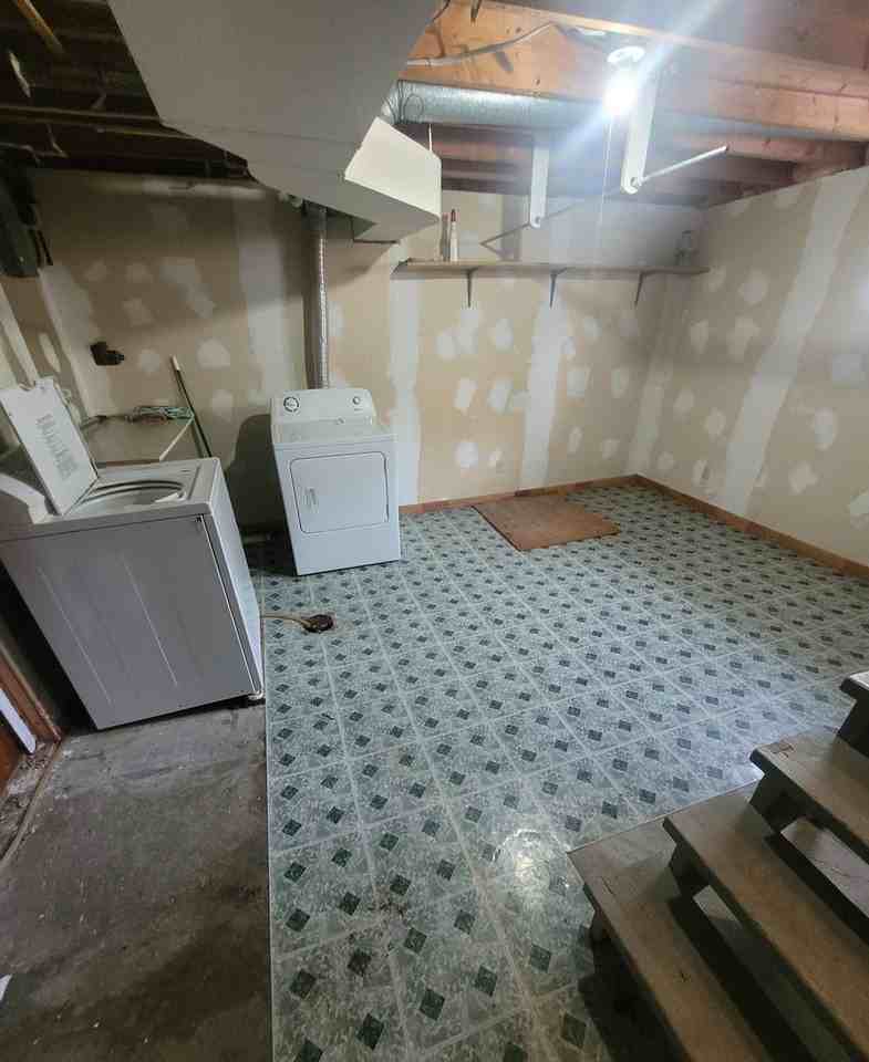 413 S Center Ave - Photo 4 of 12