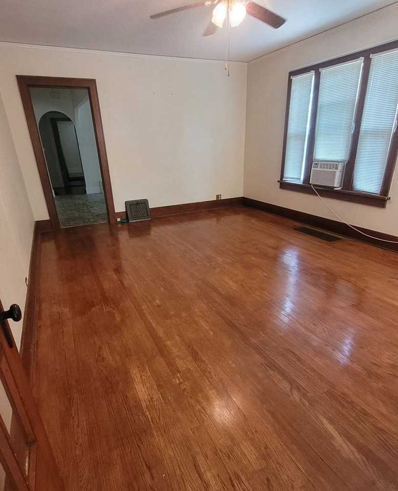 413 S Center Ave - Photo 7 of 12