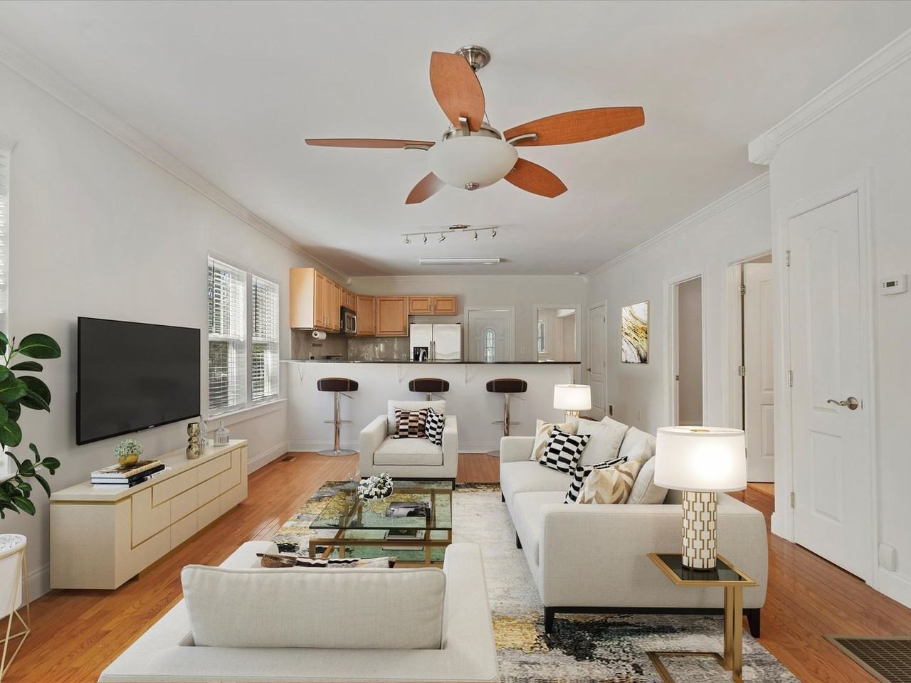 1201 Allen St - Photo 2 of 25