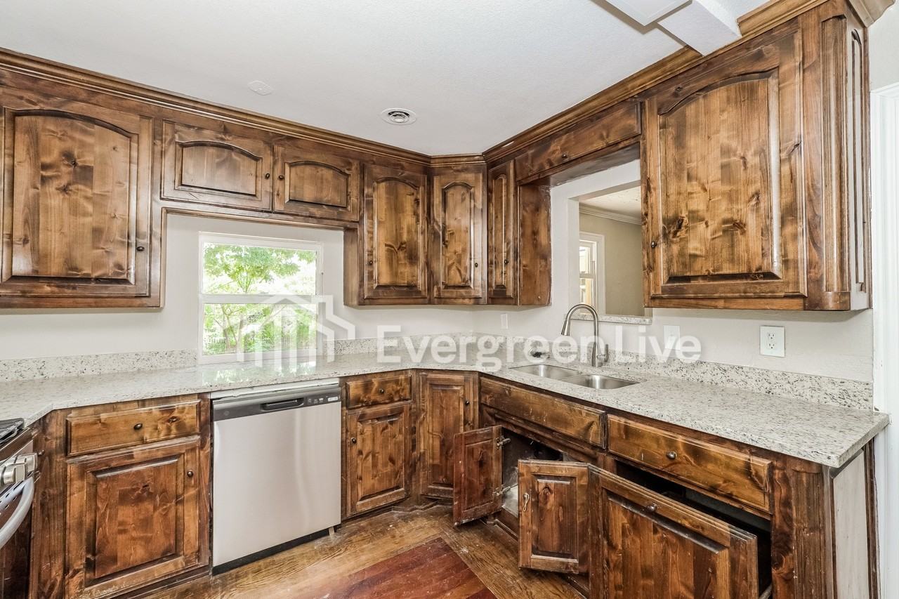 2205 Flemming Dr - Photo 3 of 15