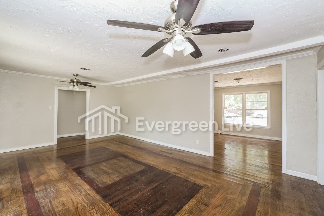 2205 Flemming Dr - Photo 5 of 15