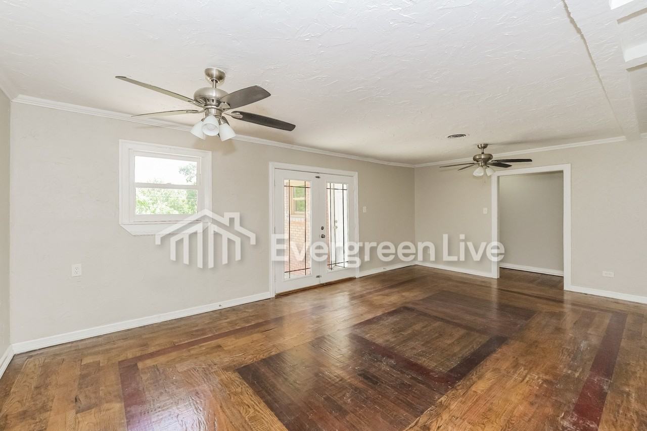 2205 Flemming Dr - Photo 4 of 15