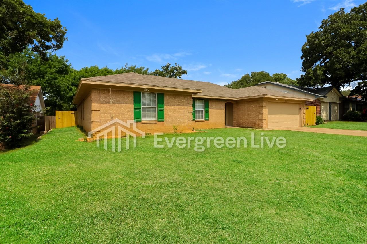 2417 Meadow Vw - Photo 2 of 20