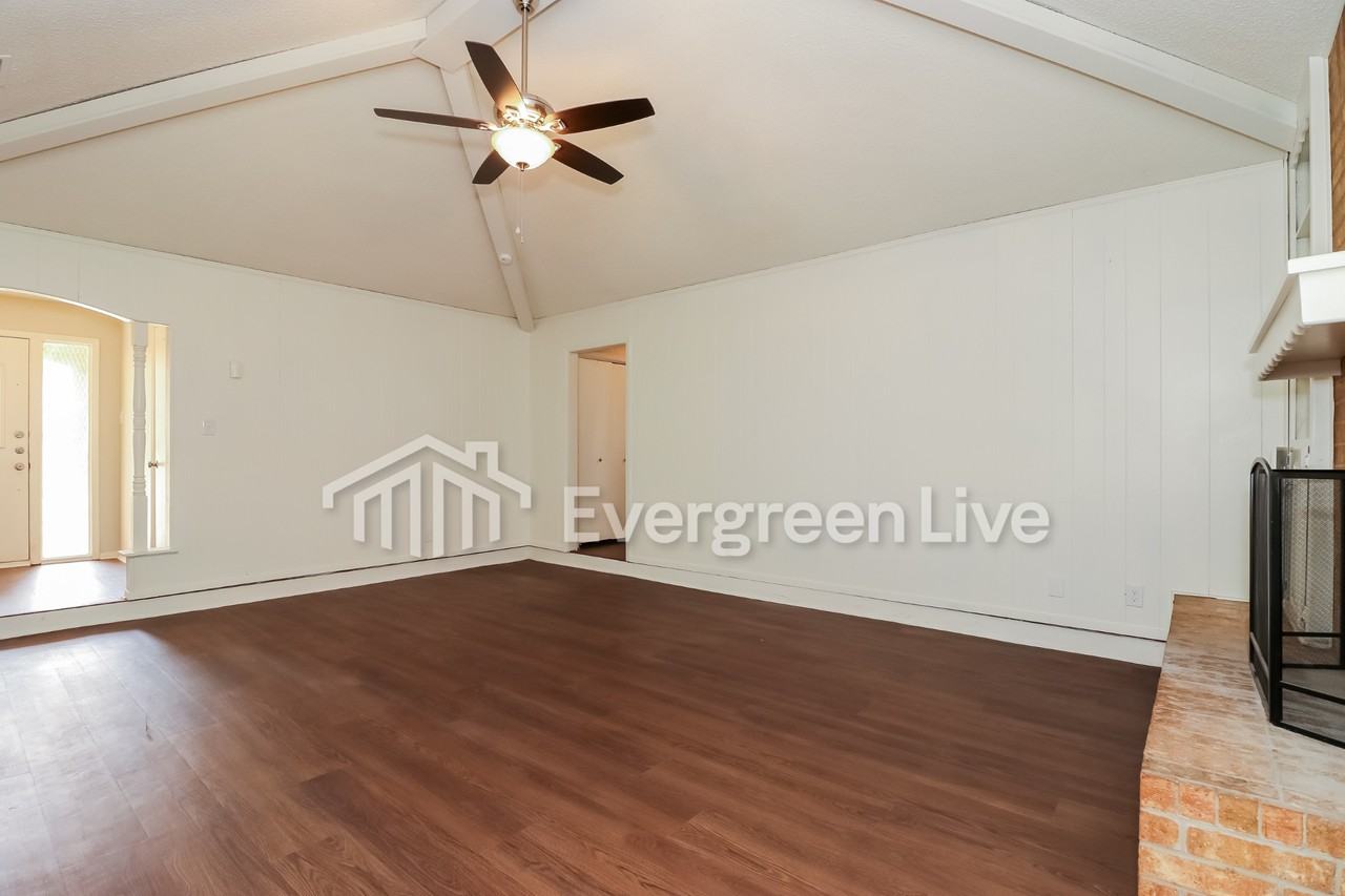 2417 Meadow Vw - Photo 5 of 20