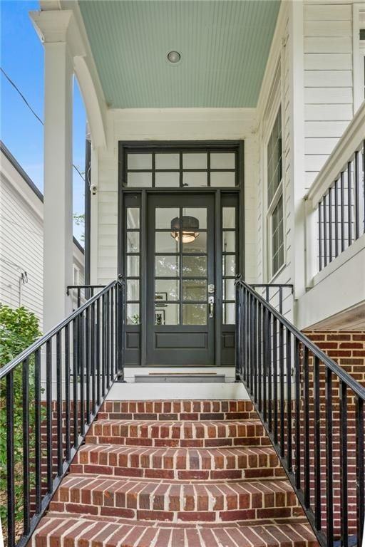 688 Connally St Se - Photo 3 of 25