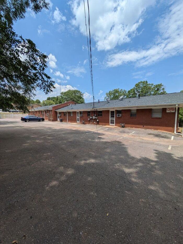 724 F Ave Se #724 - Photo 2 of 8