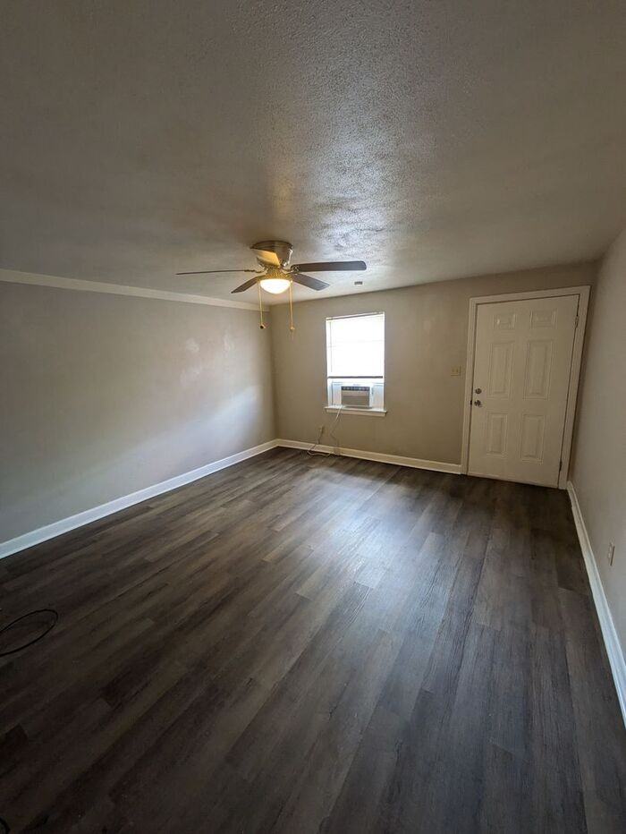 724 F Ave Se #724 - Photo 3 of 8