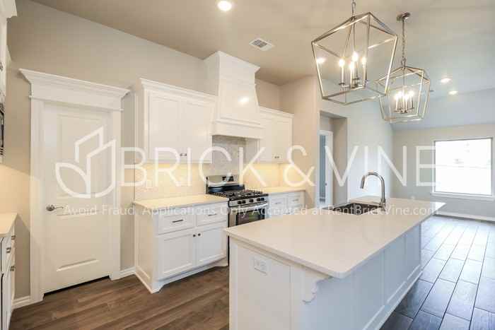 8601 Stark St - Photo 2 of 21