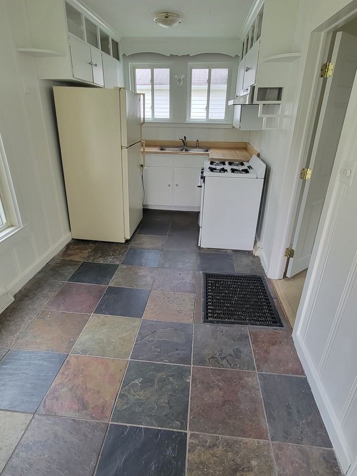 1595 Glade St #NA - Photo 3 of 7