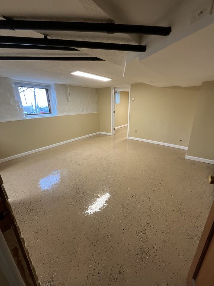 118 N 8th Ave E #B - Photo 3 of 11