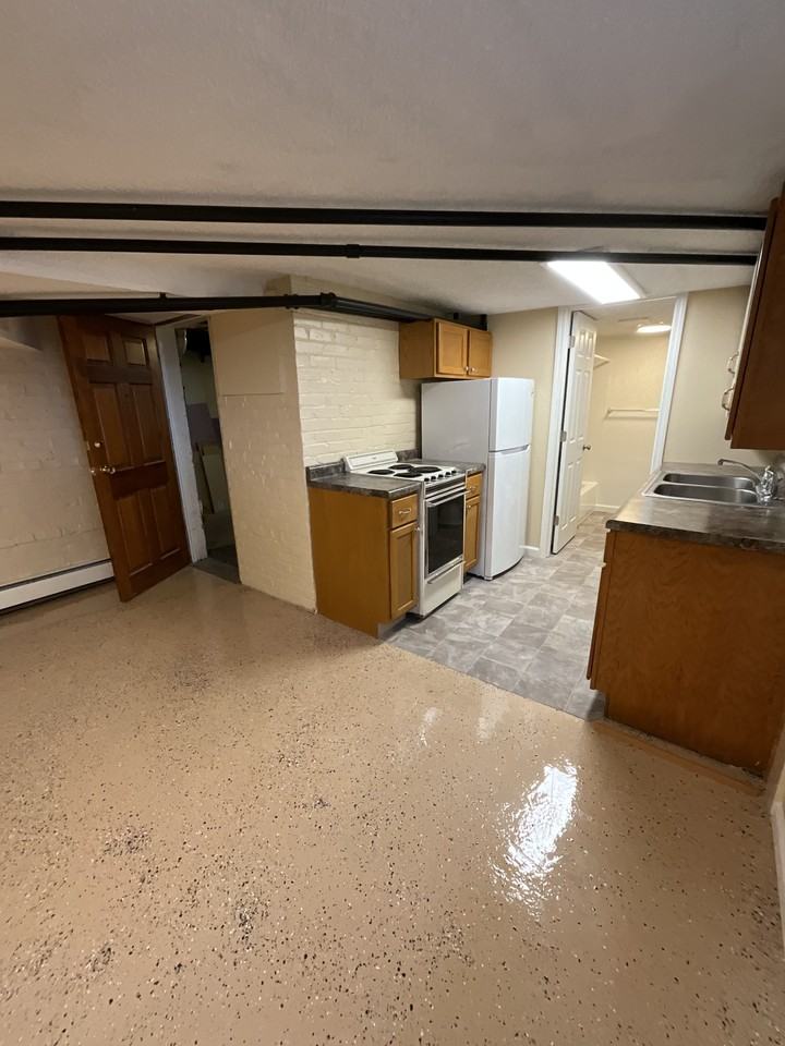 118 N 8th Ave E #B - Photo 4 of 11