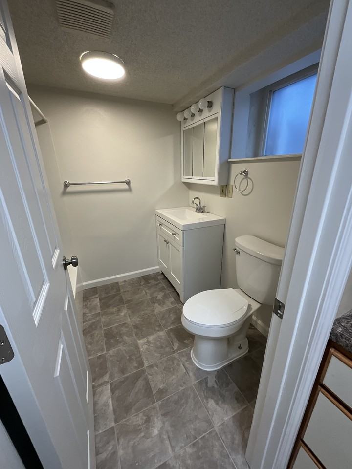 118 N 8th Ave E #B - Photo 7 of 11