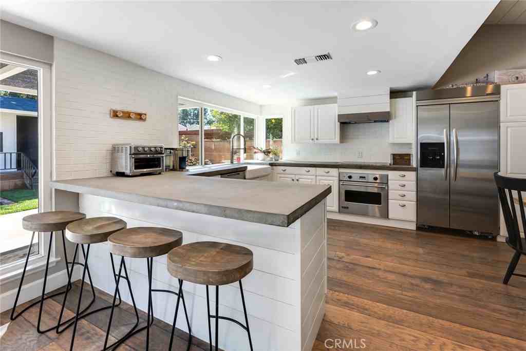 10122 Viking Ave #NA - Photo 7 of 13