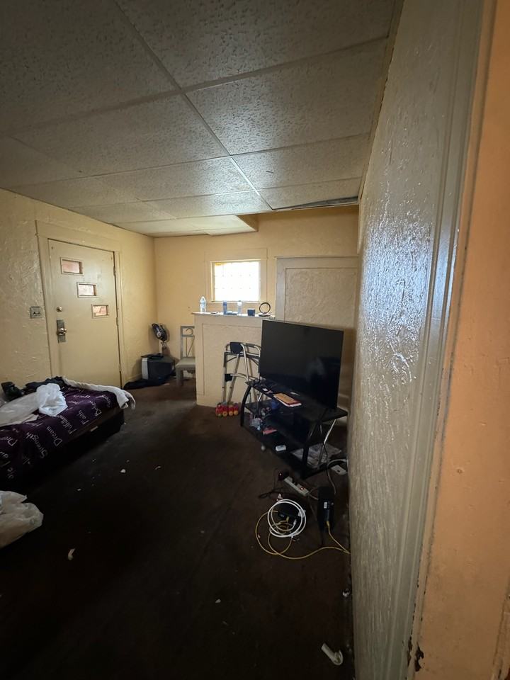 672 Brooklyn Ave #NA - Photo 3 of 16