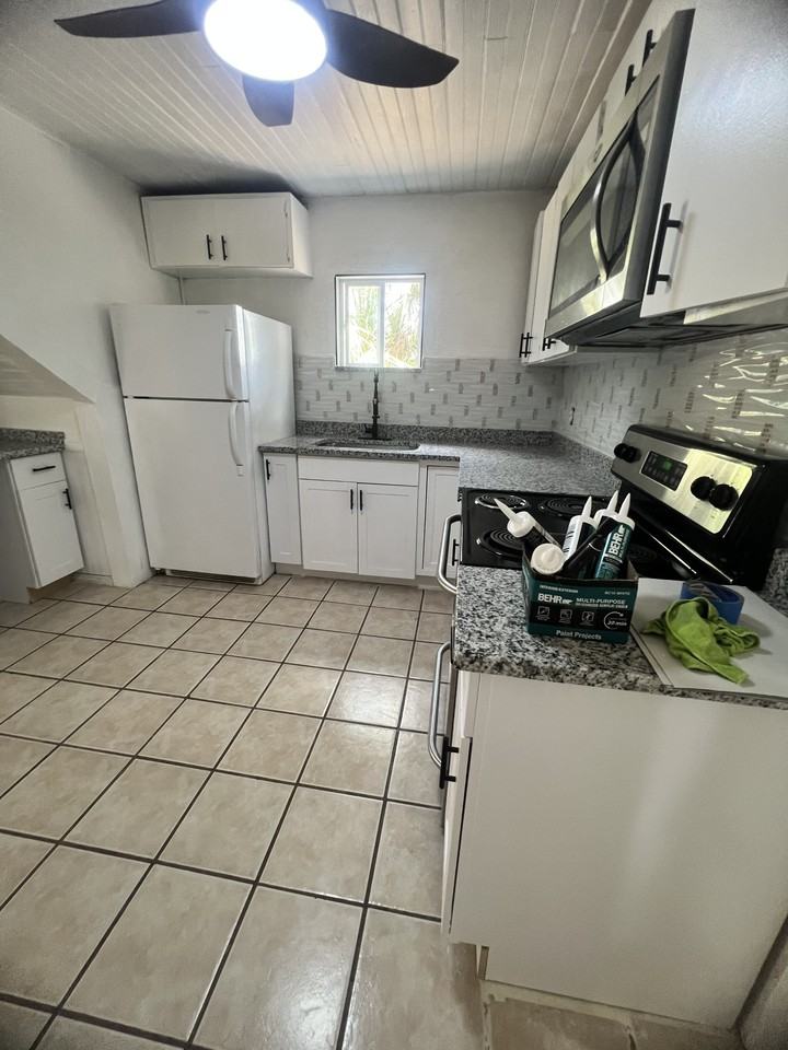 604 Hart St #A - Photo 3 of 11