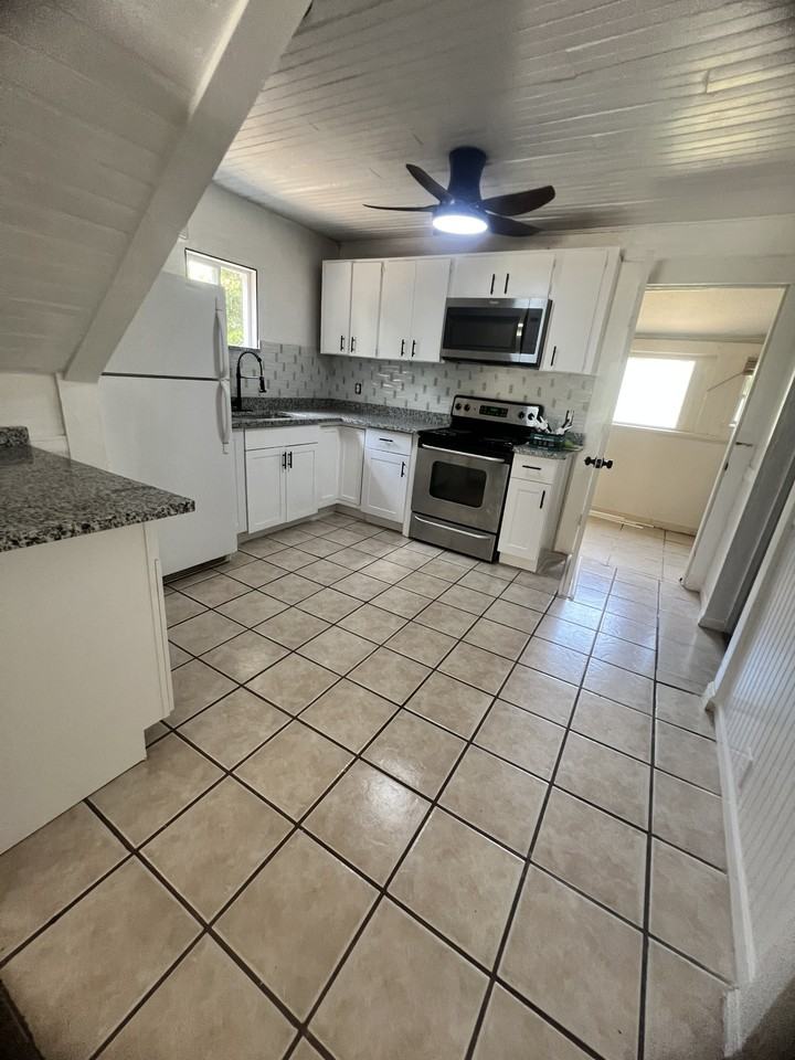 604 Hart St #A - Photo 4 of 11