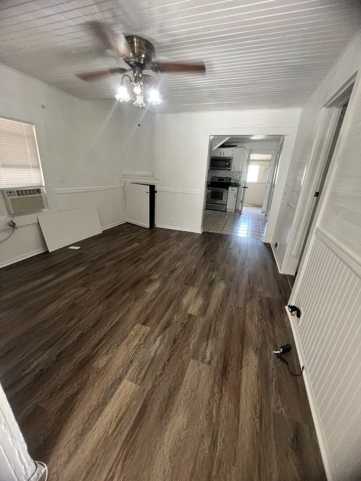 604 Hart St #A - Photo 6 of 11