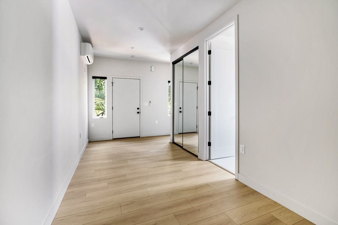 1408 West 2nd Street - Photo 2 of 6