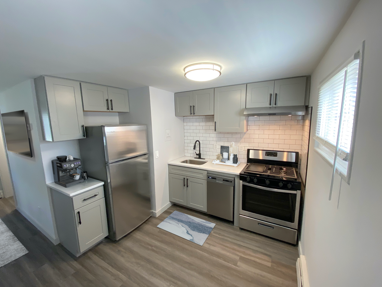 501 Lake Terrace - Photo 2 of 14