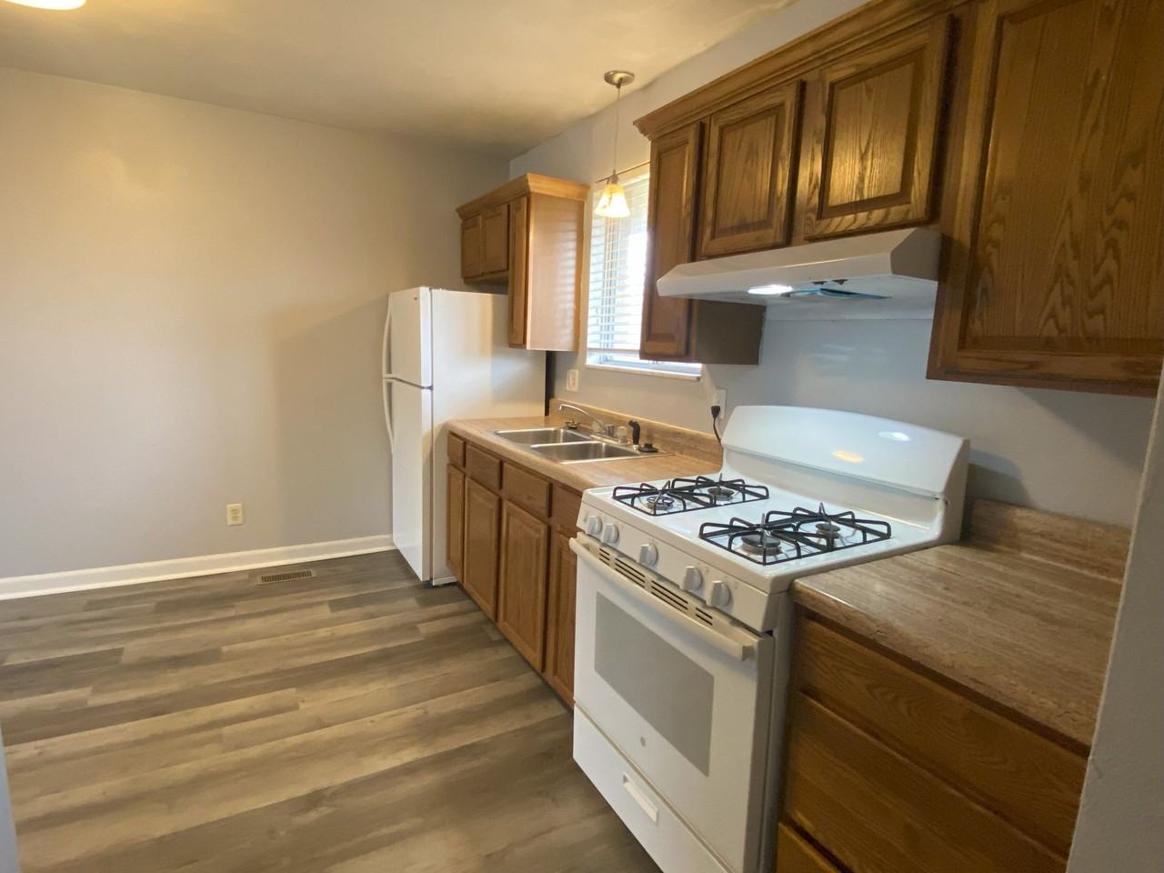 Derbyshire Court Apartments - Photo 4 of 21