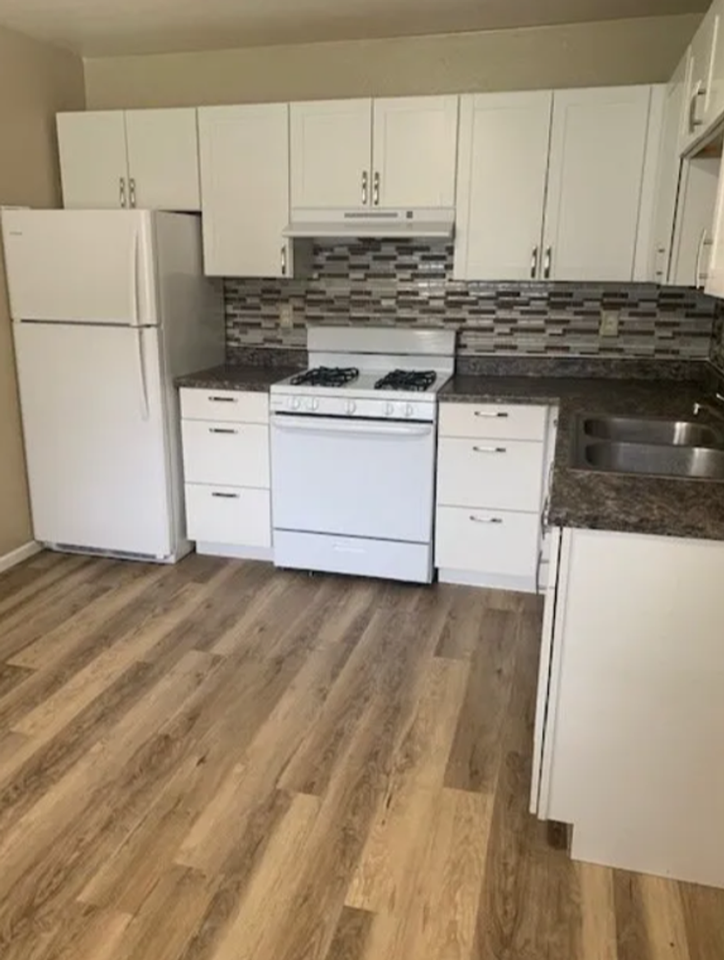 Derbyshire Court Apartments - Photo 5 of 21