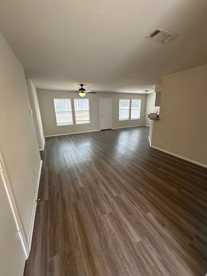 4017 Devonaire Dr - Photo 3 of 10