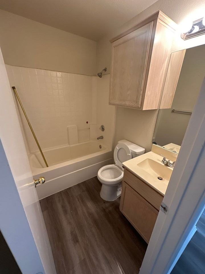 4017 Devonaire Dr - Photo 5 of 10