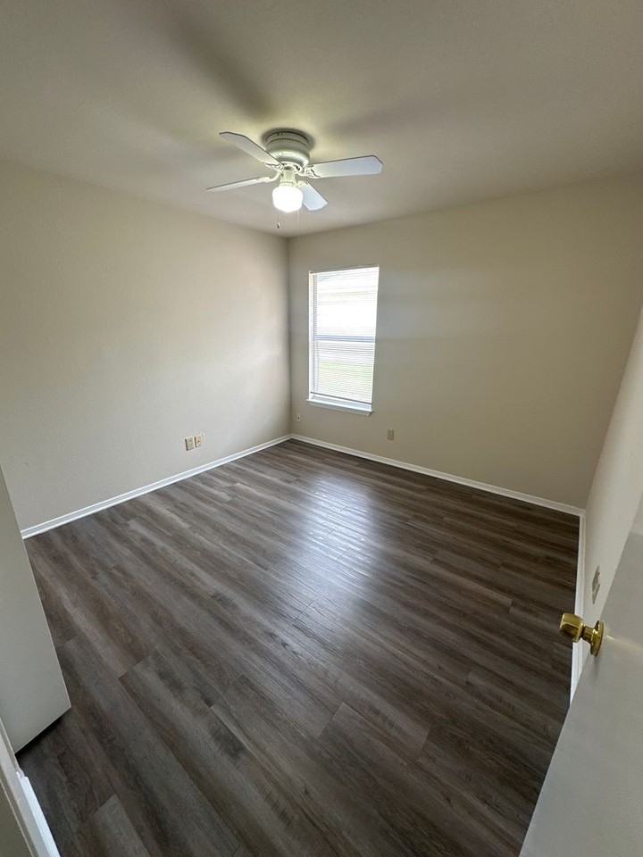 4017 Devonaire Dr - Photo 7 of 10