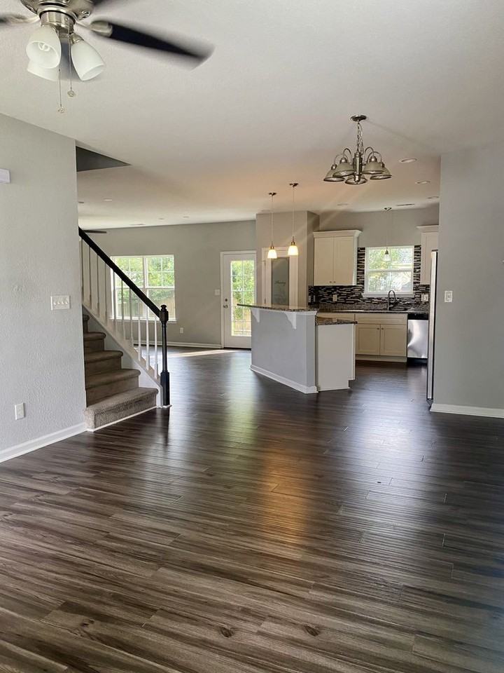 2203 Abbey Rd - Photo 3 of 24