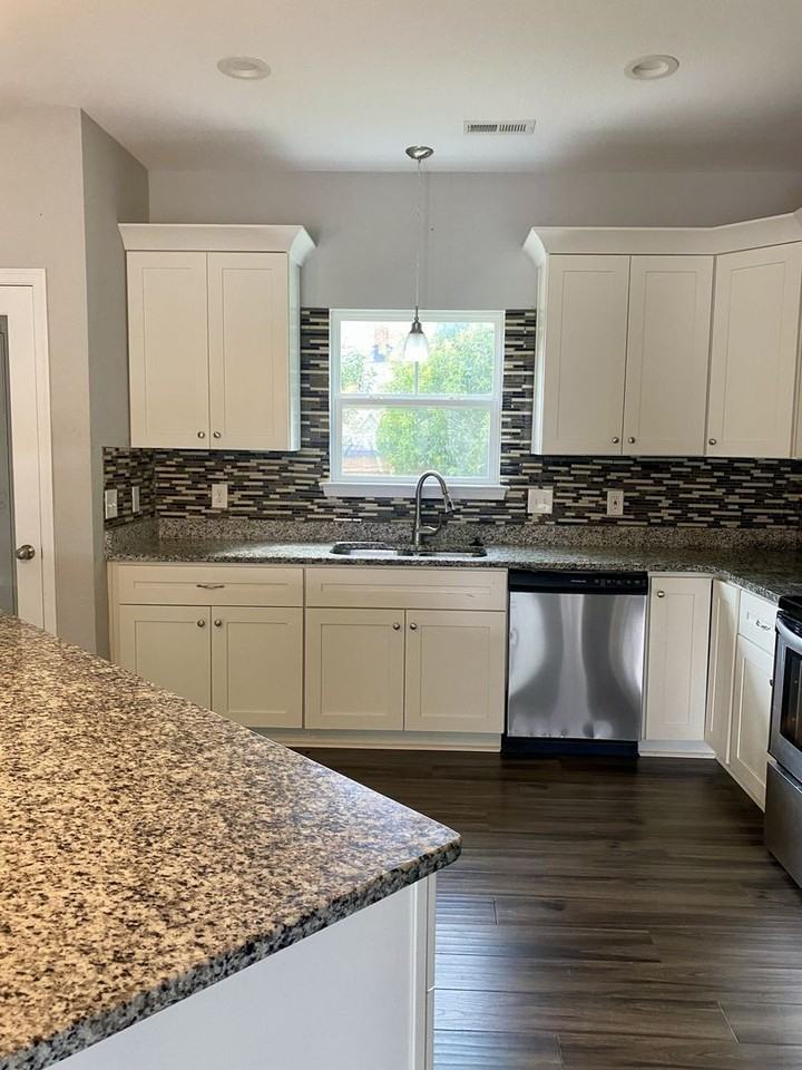 2203 Abbey Rd - Photo 6 of 24