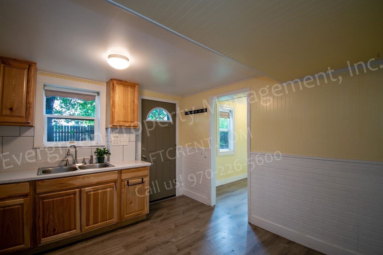 1702 Mathews St #2 - Photo 4 of 23