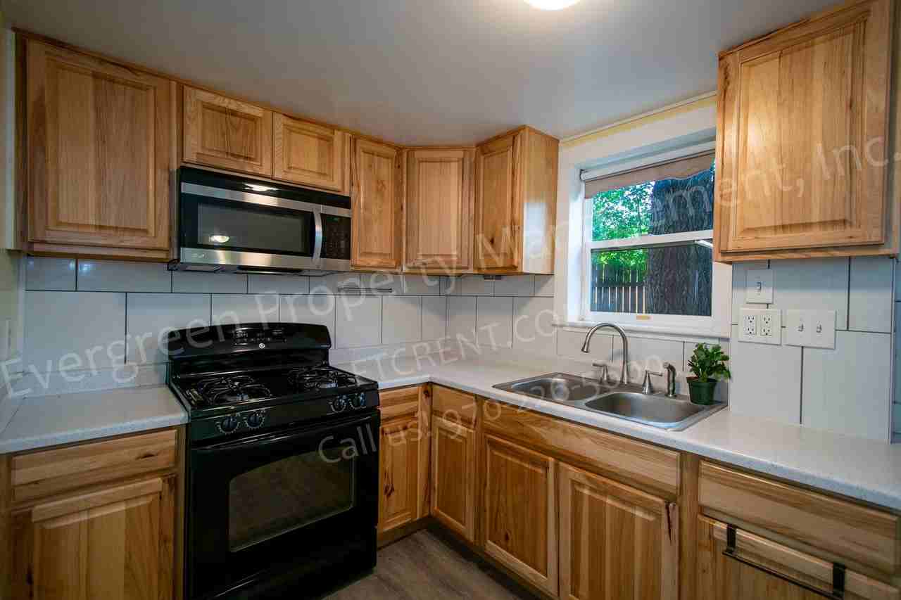 1702 Mathews St #2 - Photo 6 of 23