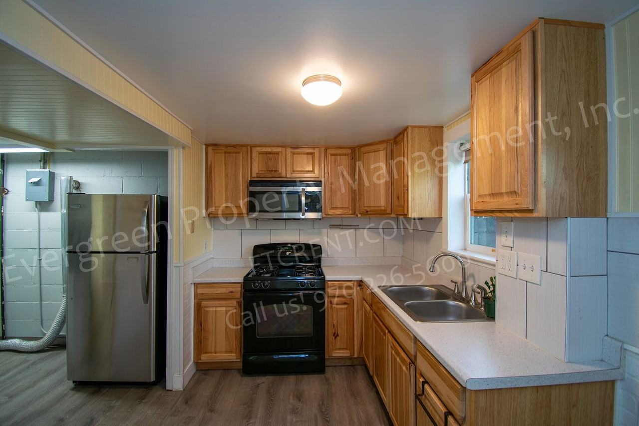 1702 Mathews St #2 - Photo 7 of 23