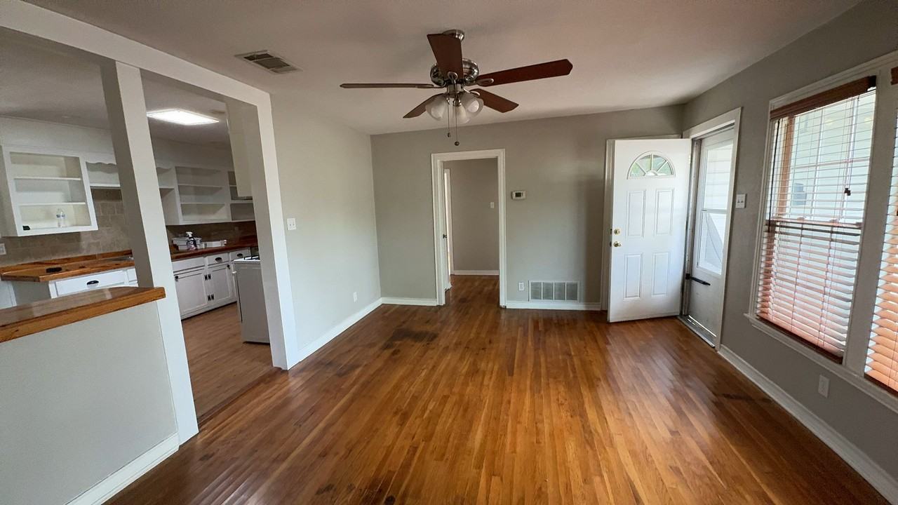 1207 Redondo Dr - Photo 4 of 9