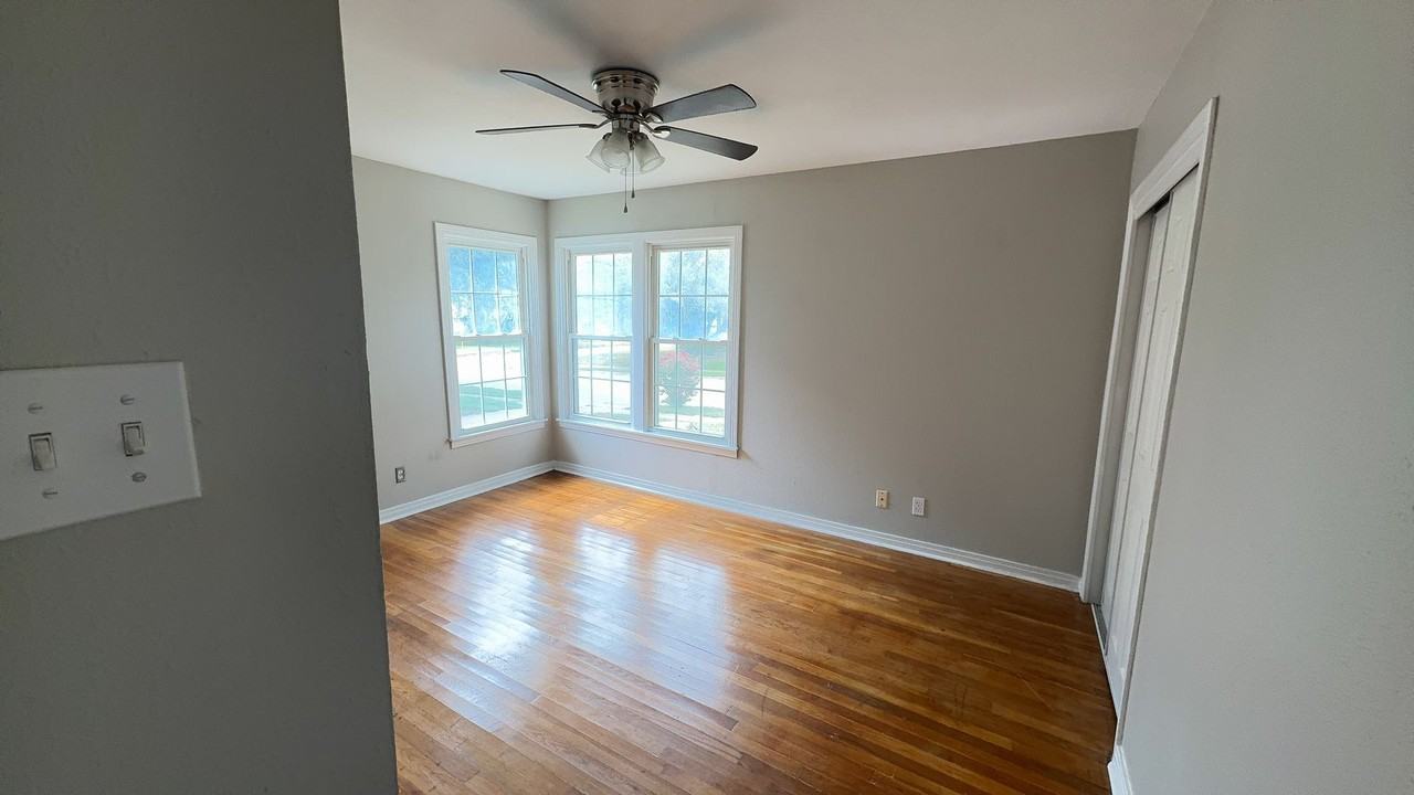 1207 Redondo Dr - Photo 6 of 9