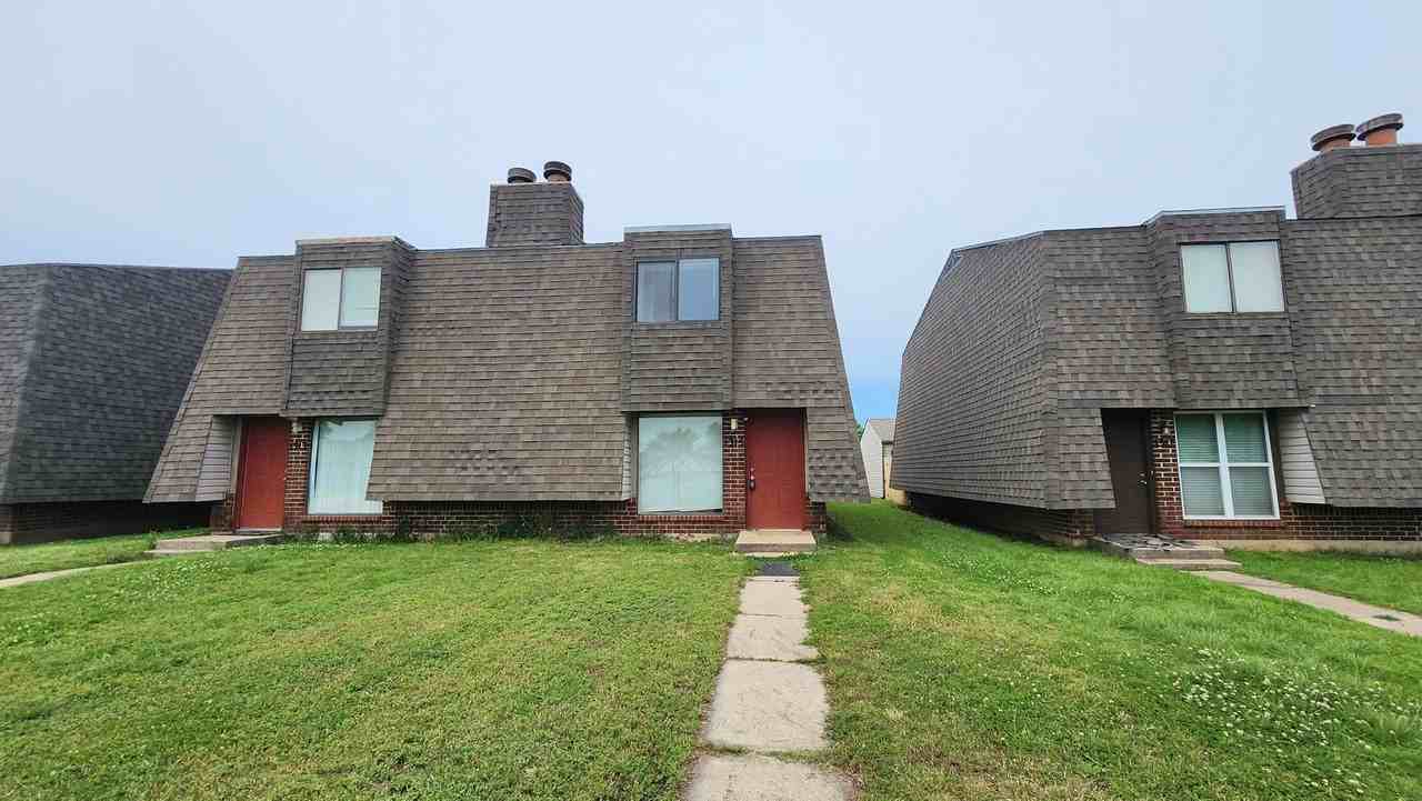 1313 Eastgate Dr - Photo 2 of 24